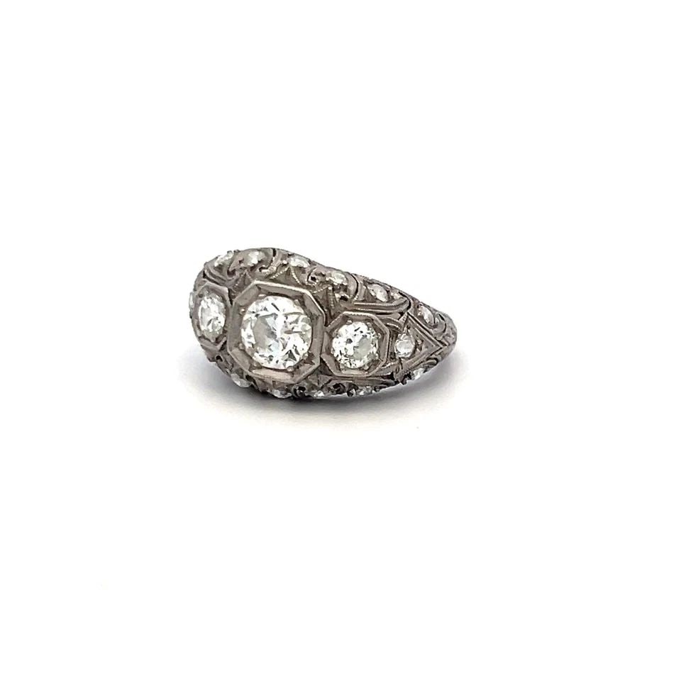 1.13 CARAT H VS OLD EUROPEAN & BRILLIANT DIAMOND PLATINUM ART DECO RING: 1.13 CARAT H VS OLD EUROPEAN & BRILLIANT DIAMOND PLATINUM ART DECO RING Title: This exquisite Art Deco platinum ring features a total of 1.13 carats of finely matched H color, VS clarity diamonds, ble