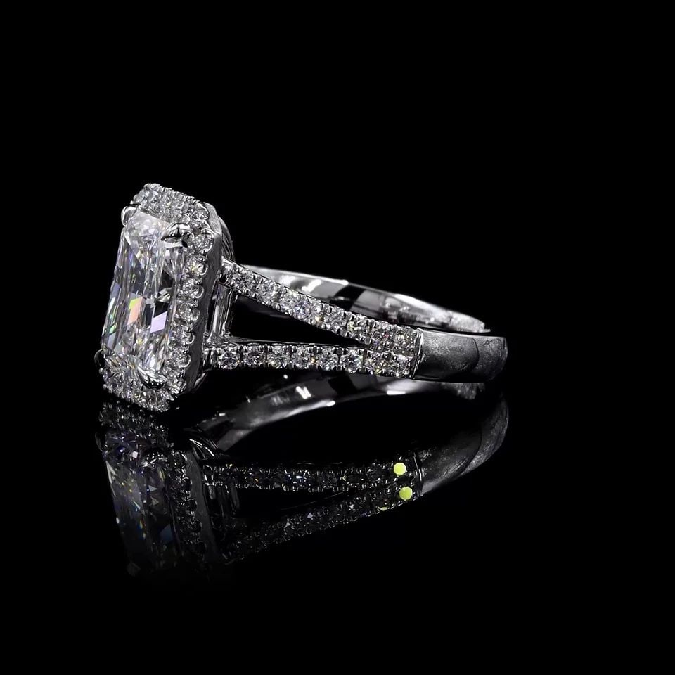 LAB-GROWN 1.5 CARAT RADIANT E-F-VVS1 DIAMOND 14K WHITE GOLD SPLIT SHANK RING: LAB-GROWN 1.5 CARAT RADIANT E-F-VVS1 DIAMOND 14K WHITE GOLD SPLIT SHANK RING Title: High-quality Brand-New Echo Friendly Elegant Lab-Grown 1.5 Carat Radiant E-F-VVS1 Diamond 14K White Gold Split Shank