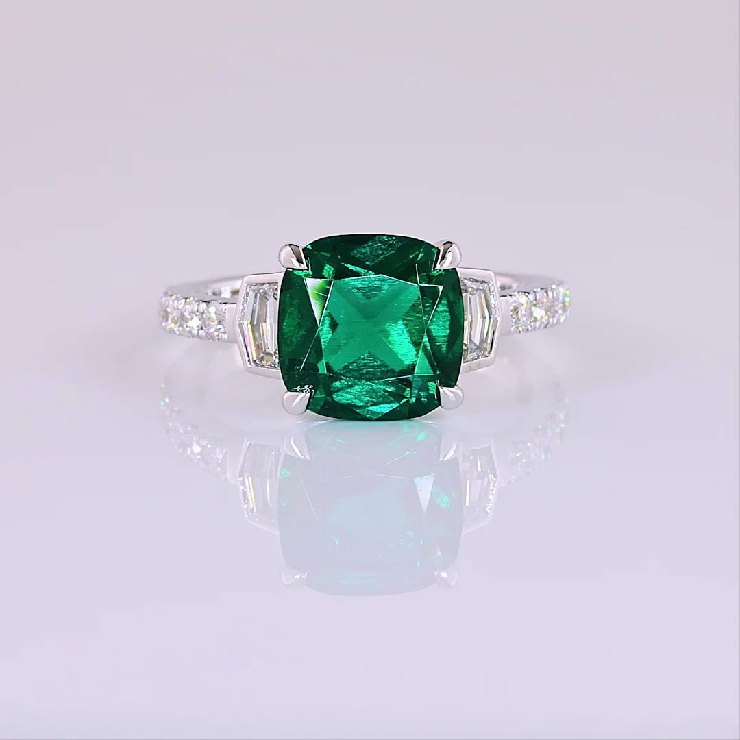 LAB-GROWN 0.83 CARAT MIX GREEN EMERALD-VS1 DIAMOND 14K WG SPLIT SHANK RING (1 of 2)