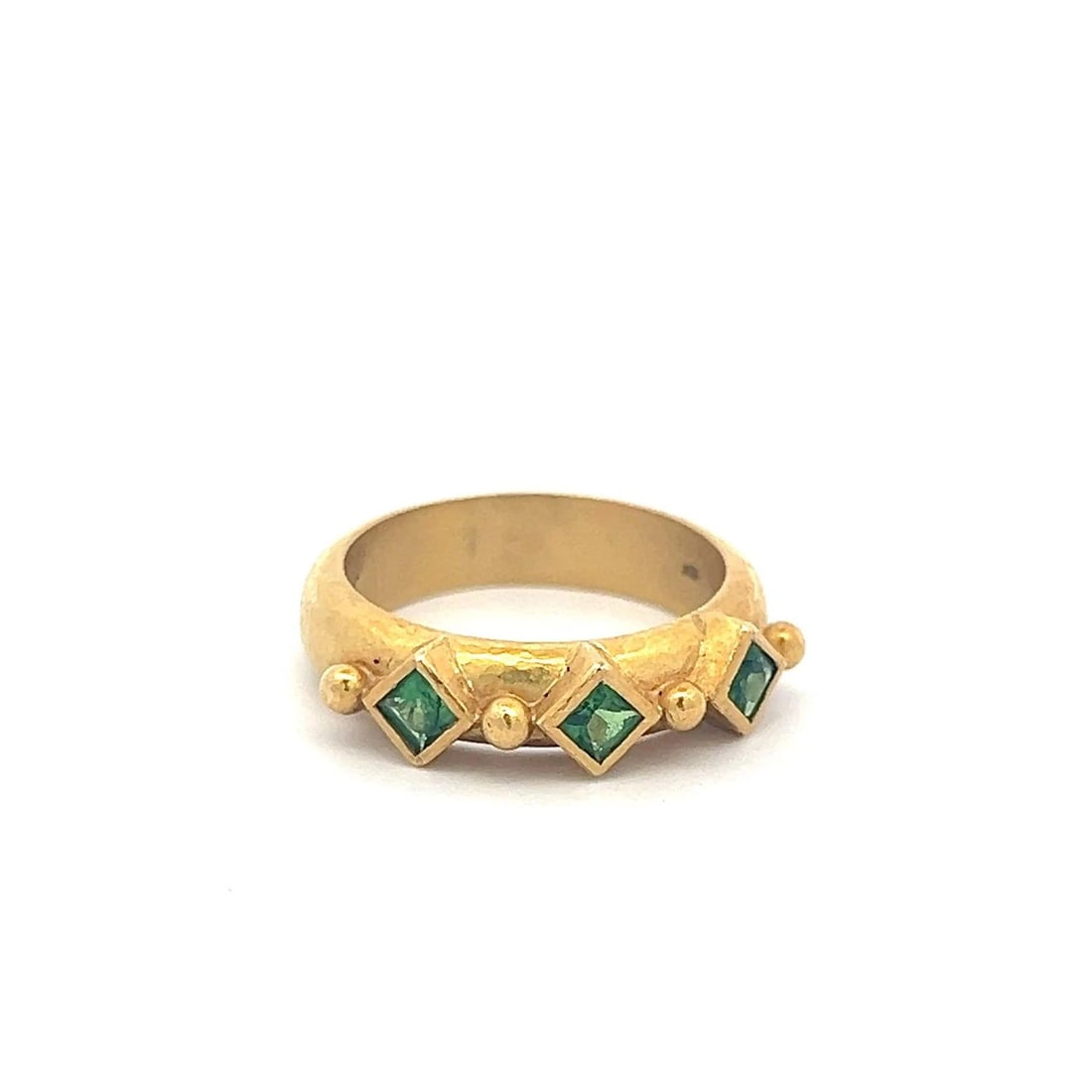 VINTAGE 18K YELLOW GOLD BAND RING WITH 0.36 CARAT EMERALD SIZE 7: VINTAGE 18K YELLOW GOLD BAND RING WITH 0.36 CARAT EMERALD SIZE 7 PRODUCT DESCRIPTION Detailed Description: A bold statement in vintage elegance, this 18K yellow gold band ring features three striking 