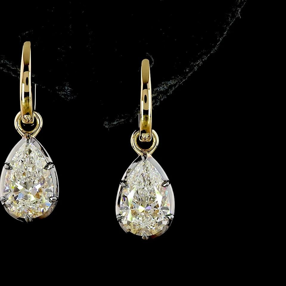 LAB-GROWN 3.07 CARAT PEAR E-F-VS1 DIAMOND 14K YELLOW GOLD HANGING EARRINGS: LAB-GROWN 3.07 CARAT PEAR E-F-VS1 DIAMOND 14K YELLOW GOLD HANGING EARRINGS Title: High-quality Brand-New Echo Friendly Elegant Lab-Grown 3.07 Carat Pear E-F-VS1 Diamond 14K Yellow Gold Hanging Earring