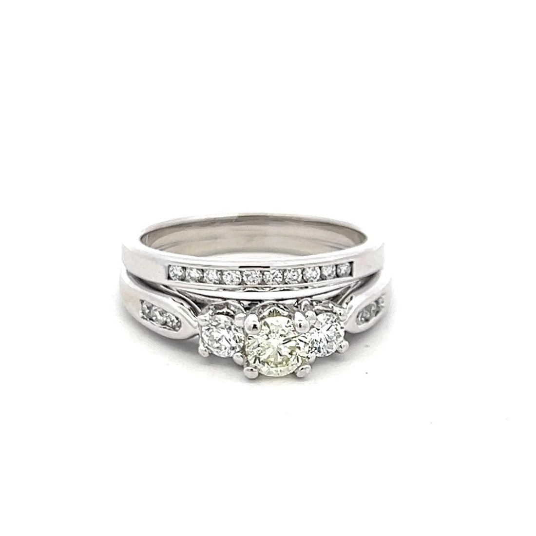 VINTAGE 18K WHITE GOLD ENGAGEMENT AND BAND RING WITH 0.65 CARAT ROUND DIAMONDS: VINTAGE 18K WHITE GOLD ENGAGEMENT AND BAND RING WITH 0.65 CARAT ROUND DIAMONDS Detailed Description: Embrace timeless elegance with this vintage 18K white gold ring. Featuring a stunning 0.3 carat rou
