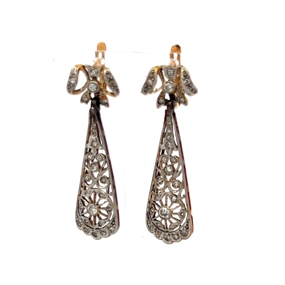 ANTIQUE 18K YELLOW GOLD DANGLING EARRINGS WITH 0.65 CARAT ROUND I-VS DIAMONDS: ANTIQUE 18K YELLOW GOLD DANGLING EARRINGS WITH 0.65 CARAT ROUND I-VS DIAMONDS Video: Video Link Detailed Description: Elevate any occasion with these enchanting antique earrings, crafted from 18 Karat