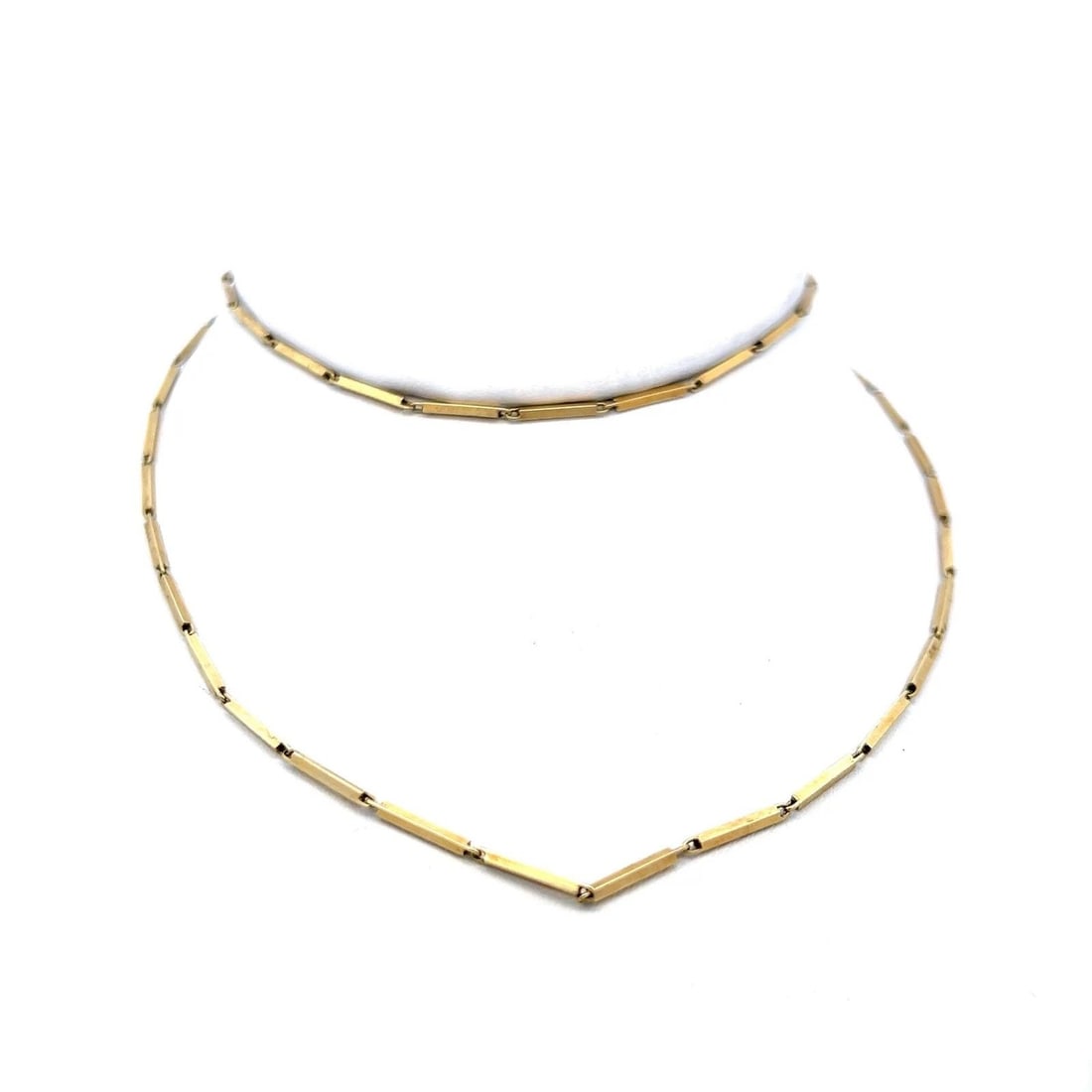 VINTAGE 10.70 GRAMS 24 INCH 14 KARAT YELLOW GOLD LINK NECKLACE: VINTAGE 10.70 GRAMS 24 INCH 14 KARAT YELLOW GOLD LINK NECKLACE Title: 14 Karat Yellow Gold Link Necklace Style: Link Metal: 14 Karat Yellow Gold Dimension: 24*0.04 IN Weight: 10.7 Grams Condition: Vin