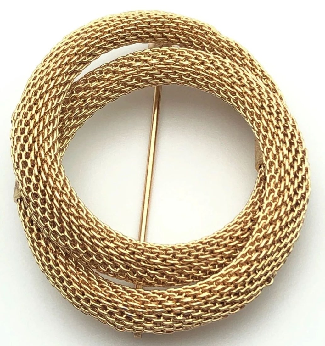 TIFFANY & CO. 14K GOLD VINTAGE CIRCLE TWISTED MESH BROOCH / PIN 11.5G: 14K GOLD VINTAGE TIFFANY & CO. CIRCLE TWISTED ROPE BROOCH 14k Gold Vintage Tiffany & Co. Circle Twisted Rope Brooch You are bidding on a 14k Gold Vintage Tiffany & Co. Circle Twisted Rope Brooch. The 