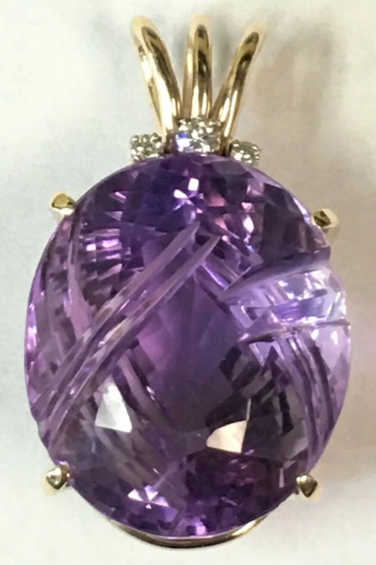 14K YELLOW GOLD PENDANT WITH 40CT FANCY OVAL CUT AMETHYST, DIAMONDS, ( 13G ): 14K YELLOW GOLD PENDANT WITH CENTER 40CT FANCY OVAL CUT AMETHYST AND DIAMONDS 14k Yellow Gold Pendant with center 40ct Amethyst and Diamonds You are bidding on a 14k Yellow Gold Pendant with center 40
