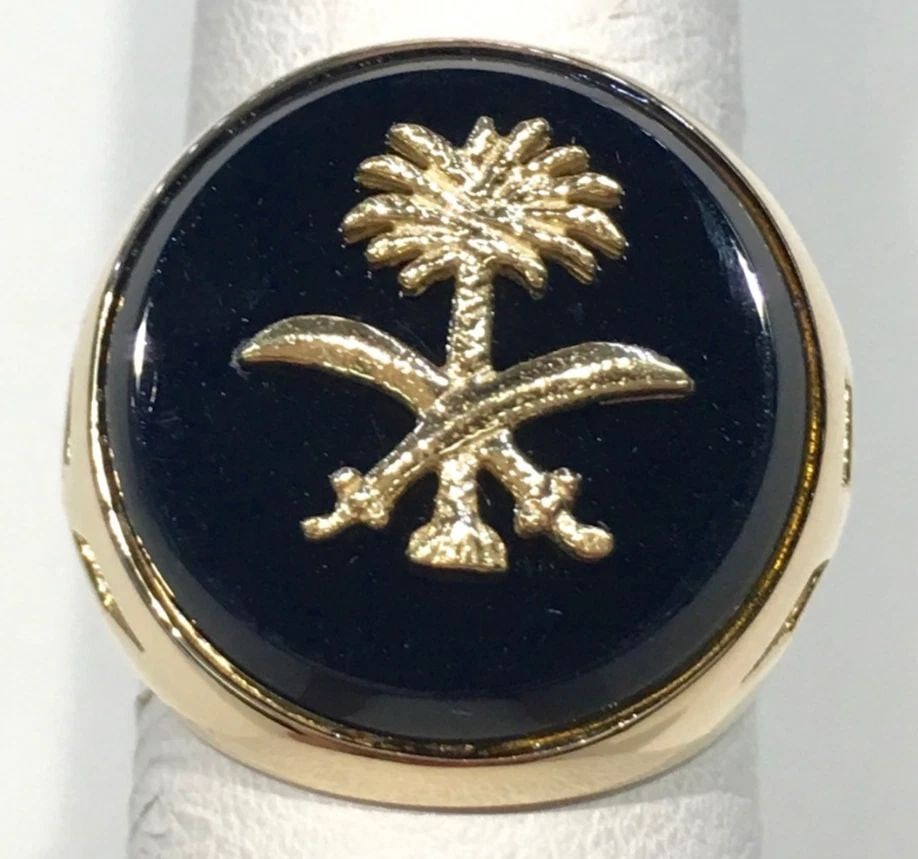 18K GOLD RING WITH BLACK ONYX STONE, UNO-A-ERRE ( SIZE: 8.25 ) 14.3G (1 of 1)