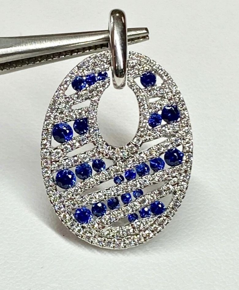 14K WHITE GOLD PENDANT WITH 1CTW SAPPHIRE AND 1CTW DIAMONDS ALL NATURAL 4.6GRAM: 14K WHITE GOLD PENDANT WITH SAPPHIRE AND DIAMONDS 14k White Gold Pendant with Sapphire and Diamonds You are bidding on a pre-owned 14k White Gold Pendant with Sapphire and Diamonds. The pendant has mi