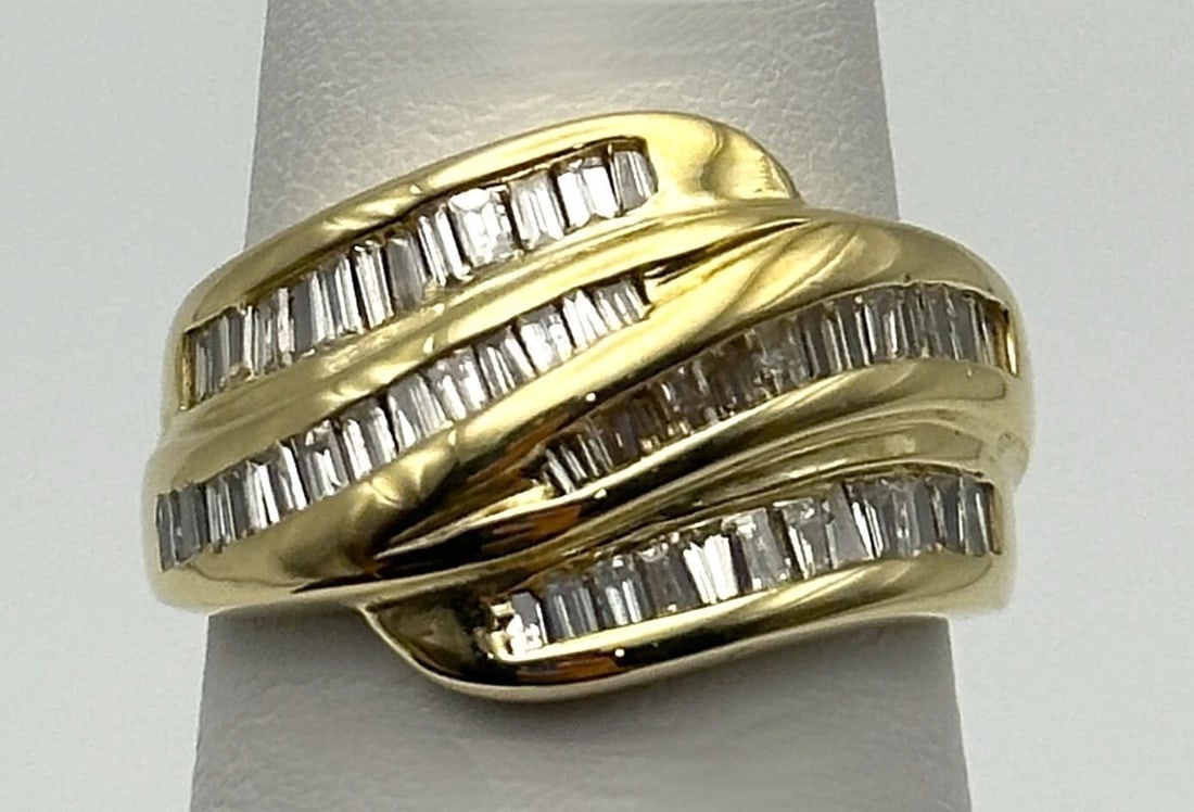 14K GOLD WAVEY RING WITH 1.0CTS BAGUETTE NATURAL DIAMONDS (SIZE: 6.5) 6.5 GRAMS: 14K GOLD LAYERED WAVE STYLE RING WITH 1.00CTS OF NATURAL DIAMONDS SIZE: 6.5 14k Gold Layered Wave style Ring with 1.00cts of Natural Diamonds Condition: Used Material: 14k Yellow Gold Ring Size: 6.5 W
