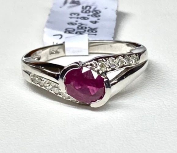 18K WHITE GOLD RING, 0.65CT NATURAL RUBY, 0.13CTS OF DIAMONDS ( SIZE: 6.5 ) 4G (1 of 2)