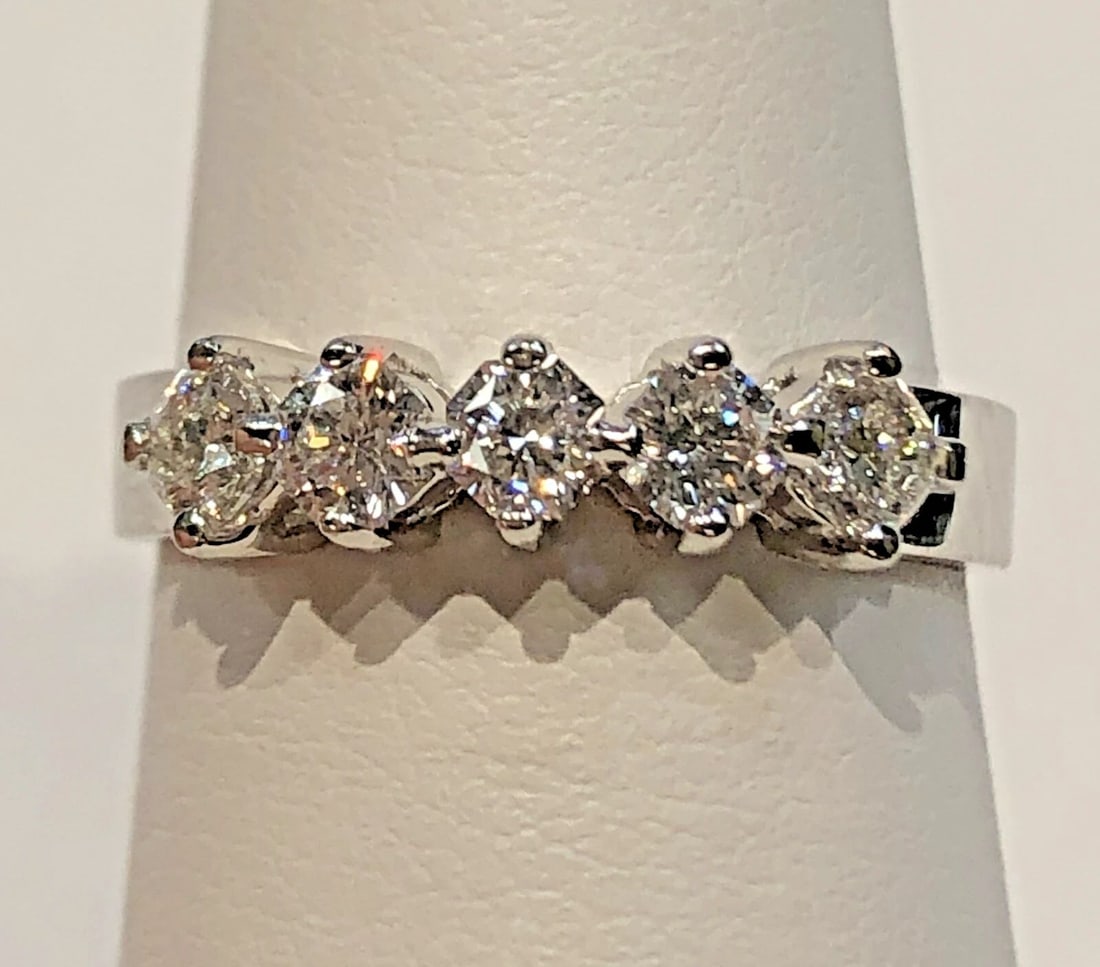 18K WHITE GOLD RING, 0.75CTS OF OCTAGON CUT DIAMONDS ( SIZE: 6 ) 3.4G: 18K WHITE GOLD RING WITH 5 OCTAGON CUT DIAMONDS 0.75CTW SIZE: 6 18k White Gold Ring with upper center row 0.75cts of Diamonds Condition: Display Model, no box or papers (defects are purely cosmetic, v