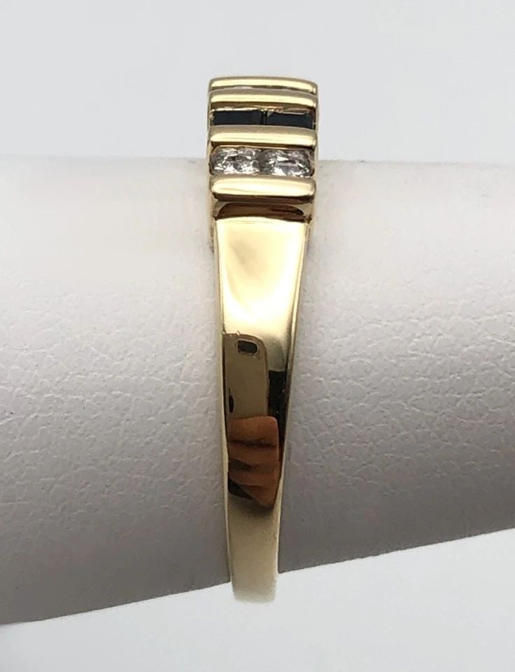 14K GOLD BAND/RING WITH NATURAL SAPPHIRE AND 0.24CTW DIAMONDS (SIZE 7) 3.6 GRAM: 14K YELLOW GOLD BAND / RING SET WITH NATURAL SAPPHIRE AND 0.24CTS OF DIAMONDS 14k Yellow Gold Band / Ring set with Natural Sapphire and 0.24cts of Diamonds Condition: Used, has been cleaned Material: 