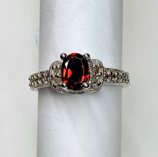 14K WHITE GOLD RING WITH 1.01CTS GARNET 0.22CTS DIAMONDS SIZE: 7 4.6G (1 of 2)