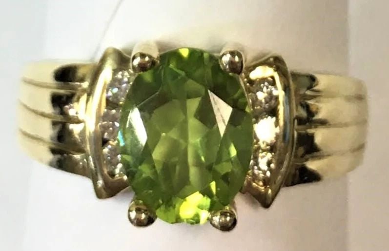 14K YELLOW GOLD RING WITH 2CT OVAL PERIDOT AND DIAMONDS (SIZE: 9) 4.9 GRAMS (1 of 1)
