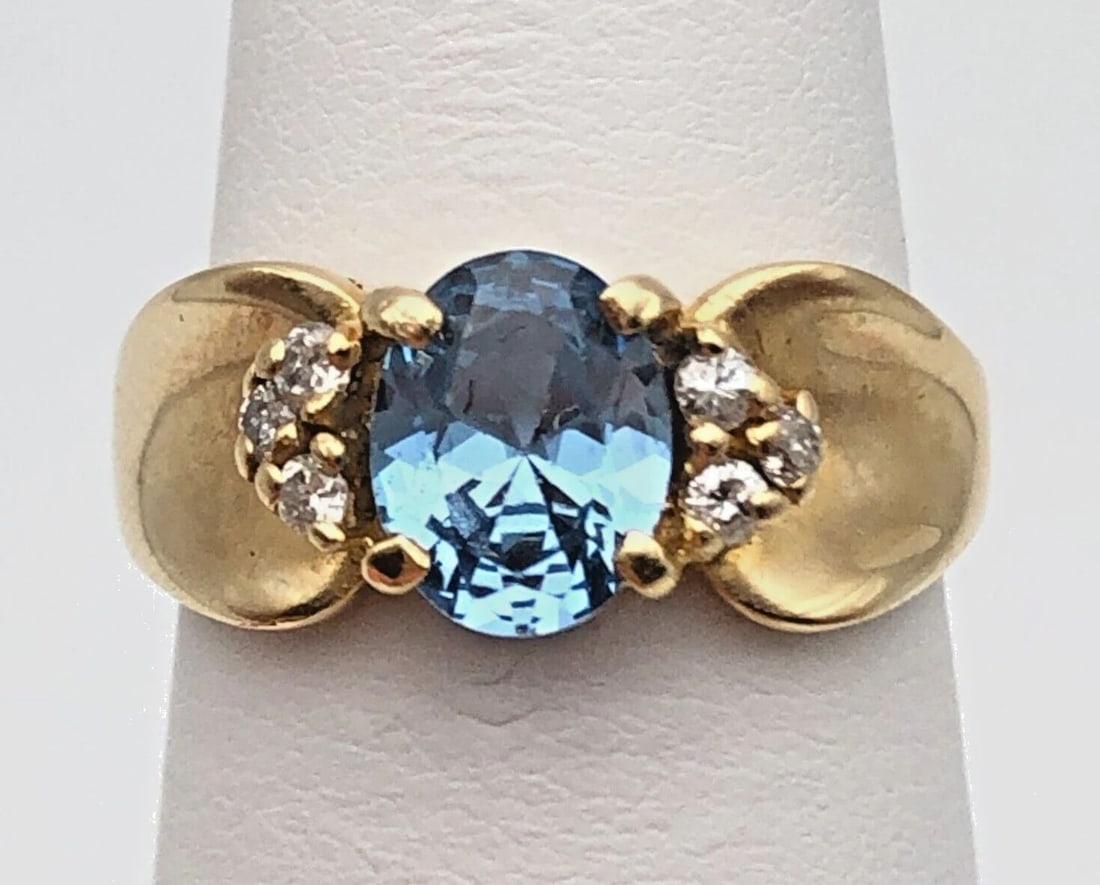 14K GOLD RING WITH BLUE TOPAZ AND 0.12CTS DIAMONDS (SIZE 6.5) 4.6 GRAM: 14K GOLD RING WITH BLUE TOPAZ AND 0.12CTS DIAMONDS SIZE: 6.5 14k Gold Ring set with Blue Topaz and 0.12cts of Diamonds Condition: Used Material: 14k Yellow Gold Ring Size: 6.5 Weight: 4.6 grams Top Wi