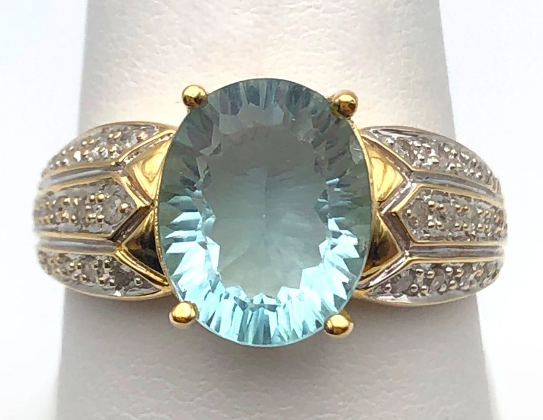 14K GOLD RING WITH FLUORITE AND 0.25CTW DIAMONDS (SIZE 8.5) 4.3 GRAMS: 14K GOLD RING SET WITH FLUORITE AND 0.25CTS OF DIAMONDS SIZE: 8.5 14k Gold Ring set with Fluorite and 0.25cts of Diamonds Condition: Used, moved around in inventory Material: 14k Yellow Gold Ring Size