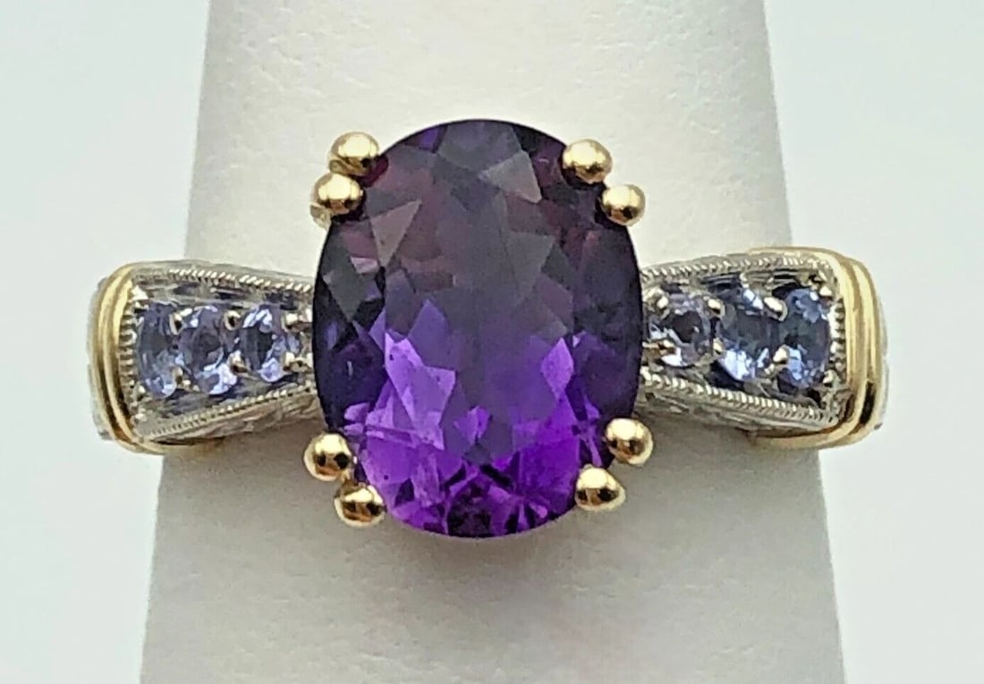 14K WHITE GOLD RING WITH YELLOW ACCENTS, AMETHYST, DIAMONDS (SIZE 7) 4.7 GRAM: 14K WHITE GOLD RING WITH YELLOW ACCENTS (2 TONE) AMETHYST 0.04CTS OF DIAMONDS 14k White Gold Ring with Yellow Accents (2 tone) Amethyst 0.04cts of Diamonds Condition: Used, has been cleaned Material: 