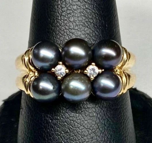 14K GOLD RING WITH SIX BLACK PEARL AND DIAMONDS (SIZE 9.75) 5.6G: WOMEN'S 14K YELLOW GOLD RING WITH BLACK PEARL AND DIAMONDS (SIZE 9.75) Women's 14k Yellow Gold Ring with Black Pearl and Diamonds You are bidding on a pre-owned Women's 14k Yellow Gold Ring with Black