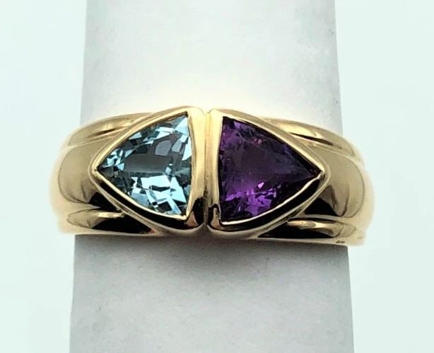 14K GOLD RING WITH TRILLION CUT AMETHYST AND BLUE TOPAZ (SIZE 6.25) 4 GRAM: 14K GOLD RING SET WITH TRILLION CUT AMETHYST AND BLUE TOPAZ (SIZE: 6.25) 14k Gold Ring set with Trillion cut Amethyst and Blue Topaz You are bidding on a 14k Gold Ring set with Trillion cut Amethyst a