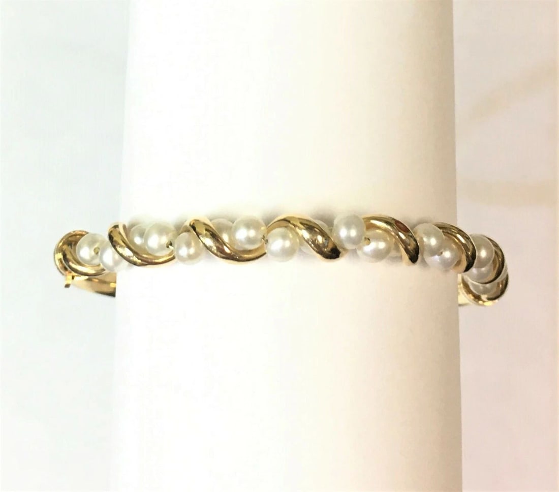10K YELLOW GOLD WRAP AROUND STYLE BANGLE WITH PEARLS ( SIZE: 6.5 ) 6.3G (1 of 2)