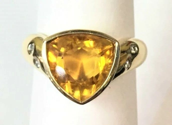 14K GOLD RING WITH TRILLION CITRINE AND 0.04CTW DIAMONDS (SIZE: 6.5) 4.4 GRAM: 14K YELLOW GOLD TRIANGLE SHAPED CITRINE AND DIAMOND RING (SIZE: 6.5) 14k Yellow Gold Triangle Shaped Citrine and Diamond Ring You are bidding on a 14k Yellow Gold Triangle Shaped Citrine and Diamond R