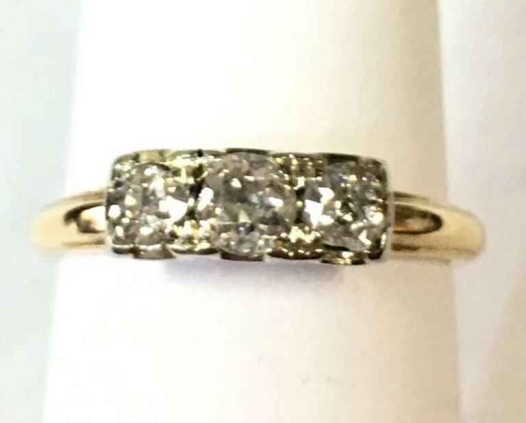14K YELLOW GOLD RING WITH 0.50CTW OLD EURO CUT DIAMONDS (SIZE 5.25) 2.5 GRAM: 14k Yellow Gold Ring with 0.50cts of Diamonds You are bidding on a Woman's 14k Yellow Gold Ring with Three Diamonds. The ring has some marks and scratches on it from being worn and used. Ring has been