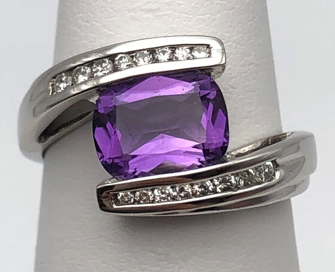 14K WHITE GOLD RING WITH AMETHYST AND 0.25CTS OF DIAMONDS SIZE: 7.25 3.9G: 14k White Gold Ring with Amethyst and 0.25cts of Diamonds Condition: Used Material: 14k White Gold Ring Size: 7.25 Weight: 3.9 grams Top Width: 11.8mm Bottom Width: 2mm Stone Info: Center elongated cu