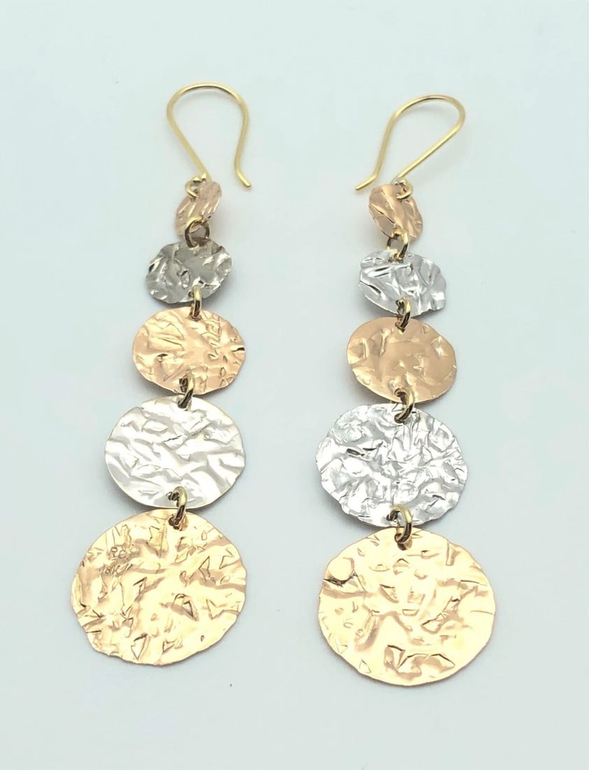 14K GOLD TWO TONED DANGLING CIRCLES EARRINGS 3.8 GRAMS: 14K GOLD TWO TONED DANGLING CIRCLES EARRINGS 14k gold Two Toned Dangling Circles Earrings You are bidding on a 14k gold Two Toned Dangling Circles Earrings. The earrings have been fully checked and in