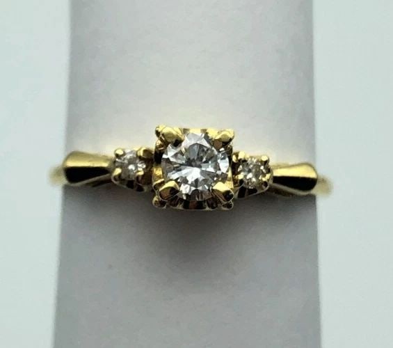 18K YELLOW GOLD RING WITH 0.27CTW NATURAL DIAMONDS (SIZE 6.5) 2.1 GRAM (1 of 2)