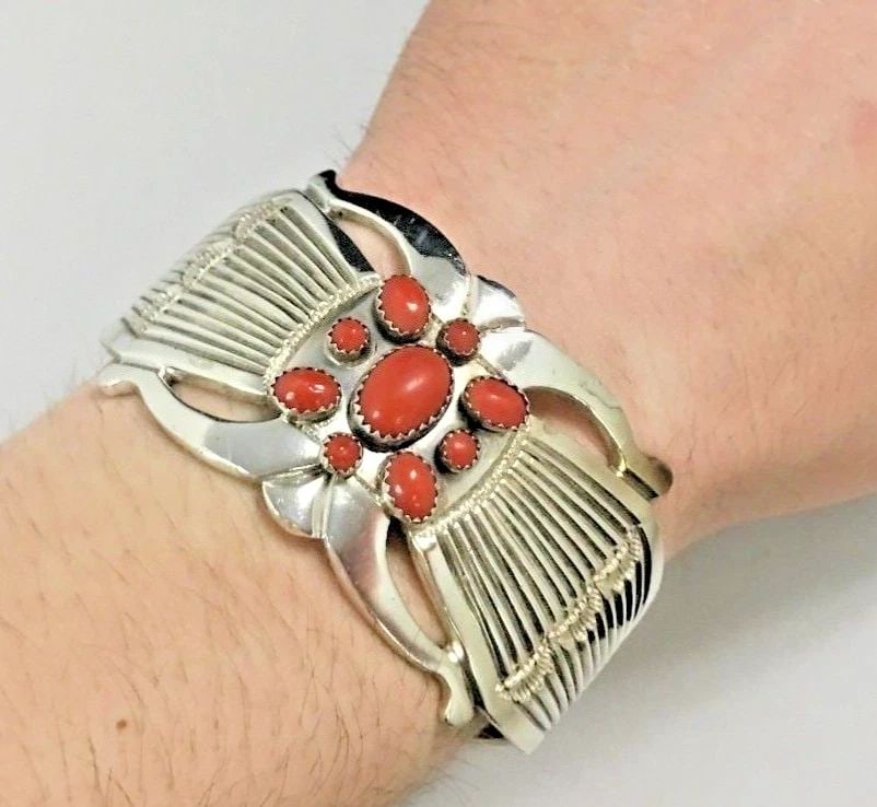 VINTAGE STERLING SILVER CUFF BRACELET, NINE NATURAL CORAL STONES 81.1G (1 of 2)
