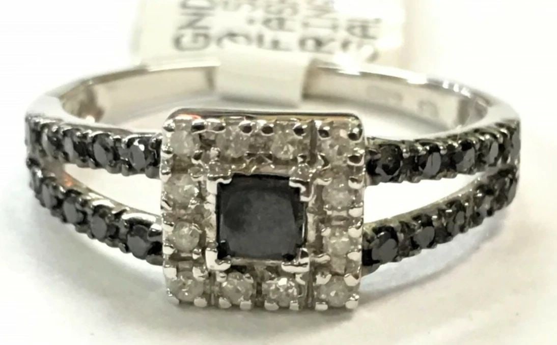 14K WHITE GOLD RING WITH BLACK AND WHITE DIAMONDS ( SIZE: 7.25 ) 2.1G (1 of 2)