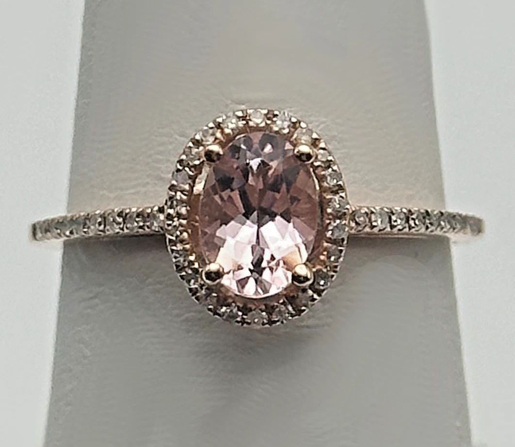 QCD 14K ROSE GOLD RING WITH MORGANITE AND 0.20CTS DIAMONDS (SIZE 7) 2.1 GRAMS: 14K ROSE GOLD RING WITH 0.20CTS DIAMONDS AND CENTER 7X5MM MORGANITE SIZE: 7 14k Rose Gold Ring with 0.20cts Diamonds and center 7x5mm Morganite Size: 7 You are bidding on a 14k Rose Gold Ring with 0.2