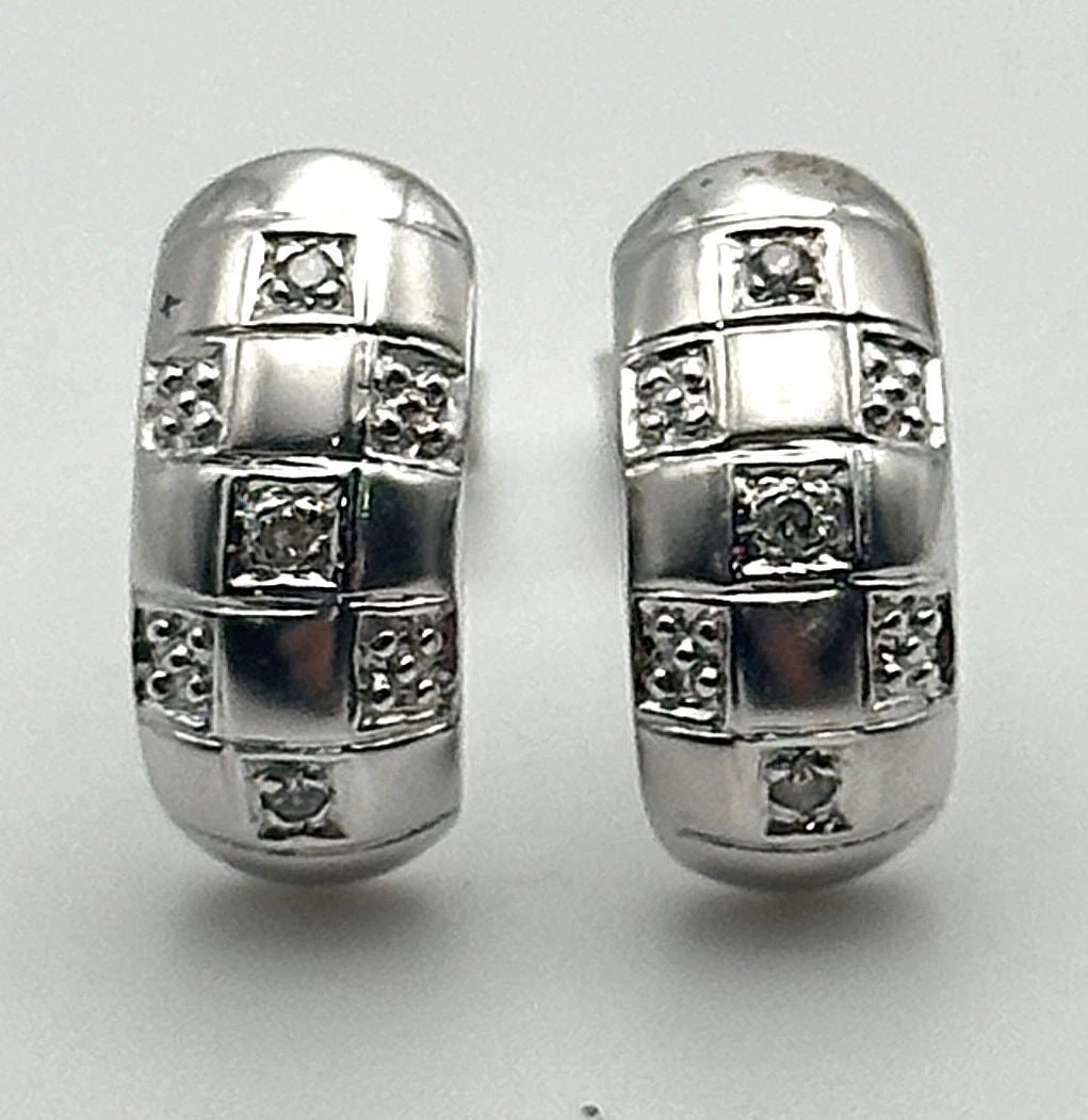 WOMEN'S 14K WHITE GOLD CHECKER STYLE EARRINGS WITH 0.06CTW DIAMONDS 2.8 GRAMS (1 of 2)