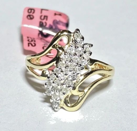 10K YELLOW GOLD RING WITH 0.25CT CLUSTER OF DIAMONDS ( SIZE 5.75 ) 2.4G: WOMEN'S 10K YELLOW GOLD RING WITH 0.25CT CLUSTER DIAMONDS (SIZE 5.75) Women's 10k Yellow Gold Ring with 0.25CT Cluster Diamonds (Size 5.75) You are bidding on a new with tags Women's 10k Yellow Gold R