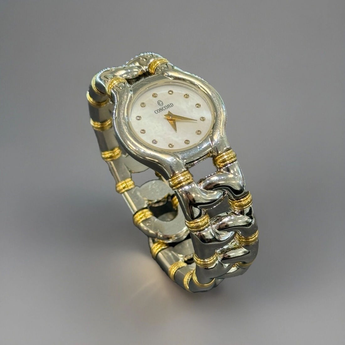 VINTAGE CONCORD LADIES WATCH WITH TWO TONE LINK CUFF BAND (1 of 2)