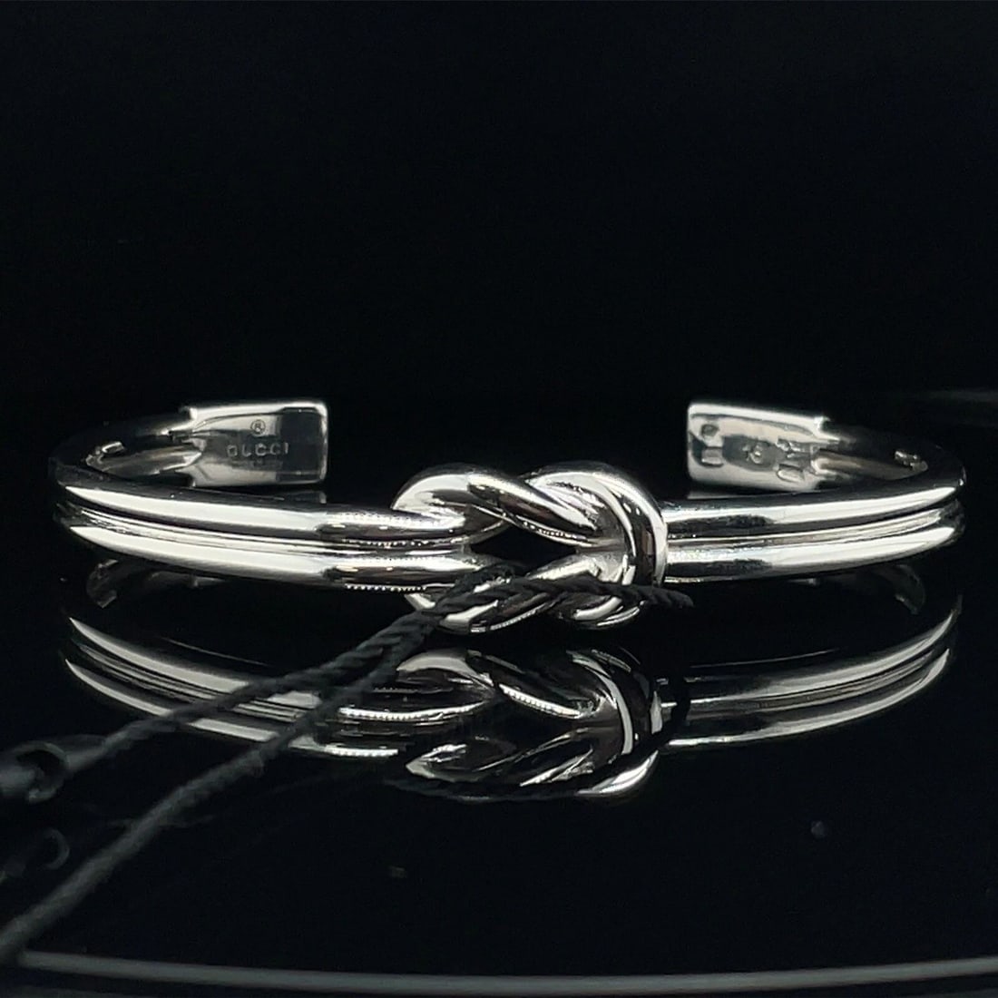 GUCCI LOVEKNOT STERLING SILVER CUFF BRACELET, SIZE 16 (1 of 2)