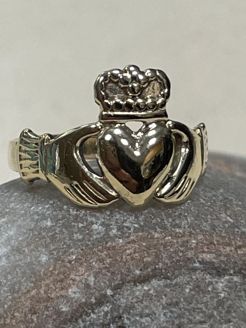 VINTAGE 9KT YELLOW GOLD CLADDAGH RING MADE IN IRELAND (1 of 2)
