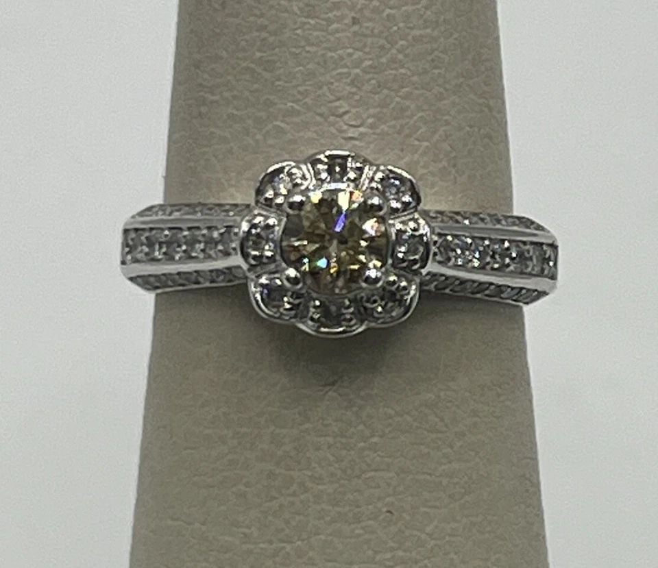 14KT WHITE GOLD, YELLOW & WHITE DIAMOND FLOWER SHAPED RING SIZE 6 (1 of 1)