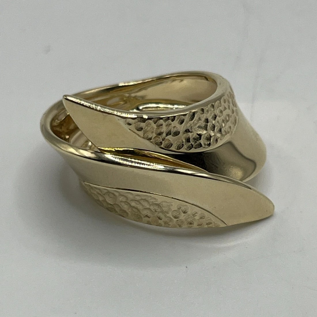ITALIAN 14K YELLOW GOLD CUFF RING: ITALIAN 14K YELLOW GOLD CUFF RING ITALIAN 14K YELLOW GOLD CUFF RING Crafted in Italy, this elegant 14K yellow gold cuff ring is a timeless addition to any jewelry collection. The unbranded piece featu