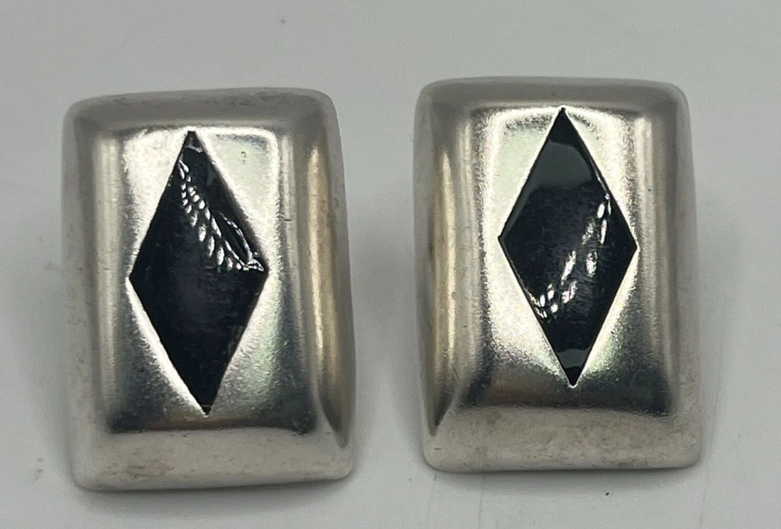 STERLING SILVER & ONYX RECTANGLE EARRINGS FROM MEXICO: STERLING SILVER & ONYX RECTANGLE EARRINGS FROM MEXICO STERLING SILVER & ONYX RECTANGLE EARRINGS FROM MEXICO These sterling silver earrings from Taxco, Mexico feature a striking statement design with