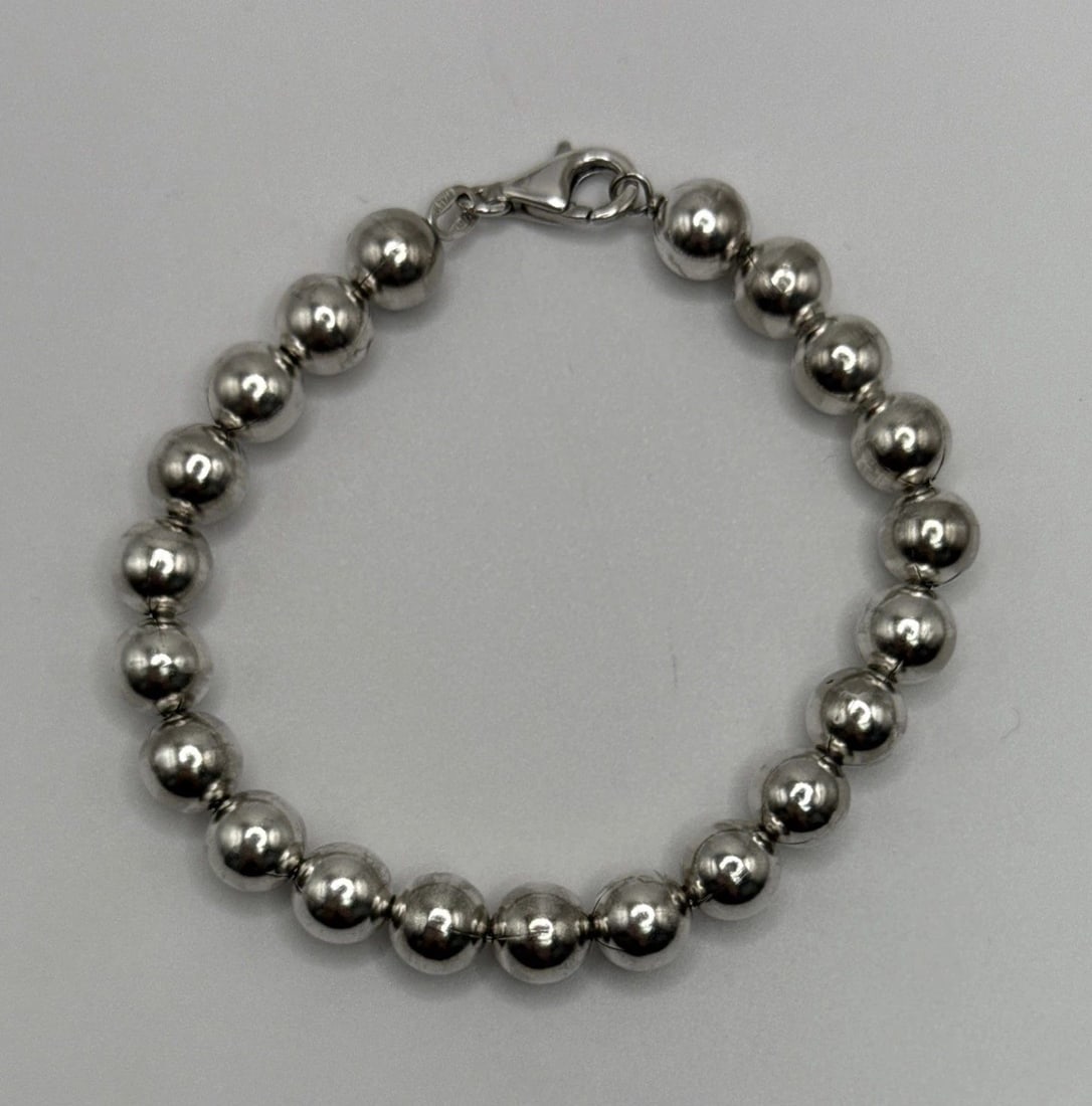 7.5" BALL BEAD BRACELET 18.3 GRAMS: 7.5" BALL BEAD BRACELET 18.3 GRAMS The 7.5" Ball Bead Bracelet is a beautiful piece of fine jewelry made of sterling silver with a metal purity of 925. This stylish bracelet features a beaded design