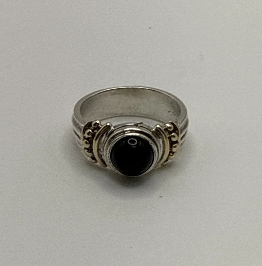 IPS STRELING SILVER & 14K YELLOW GOLD SOLITAIRE BAND RING & BLACK ONYX SIZE 6.5: IPS STRELING SILVER & 14K YELLOW GOLD SOLITAIRE BAND RING & BLACK ONYX SIZE 6.5 IPS STRELING SILVER & 14K YELLOW GOLD SOLITAIRE BAND RING & BLACK ONYX SIZE 6.5 The IPS Sterling Silver & 14K Yellow Gol