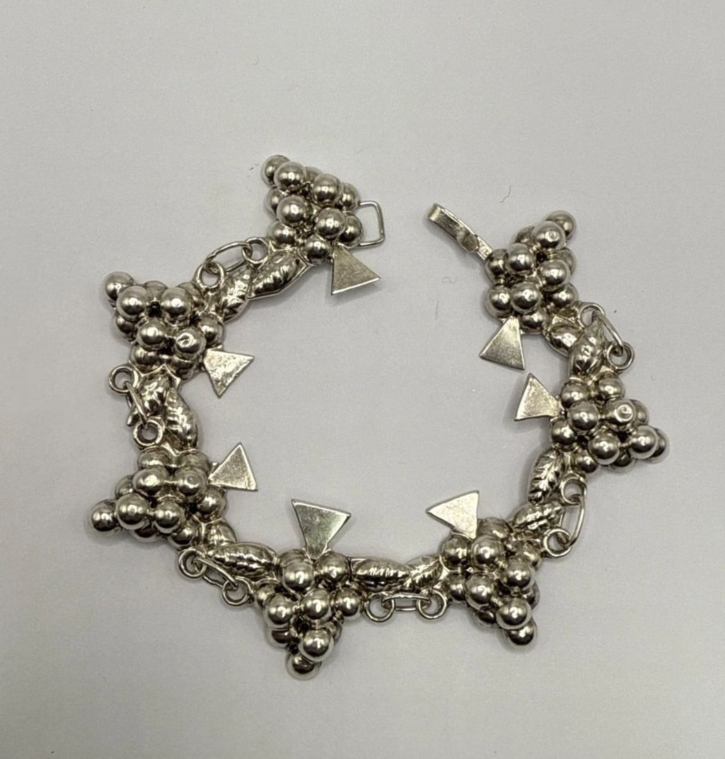 STERLING SILVER PUFFY GRAPE CLUSTER BRACELET 8": STERLING SILVER PUFFY GRAPE CLUSTER BRACELET 8" This Sterling Silver Puffy Grape Cluster Bracelet features a unique cluster setting style with a beautiful grape design. The bracelet is 8 inches long
