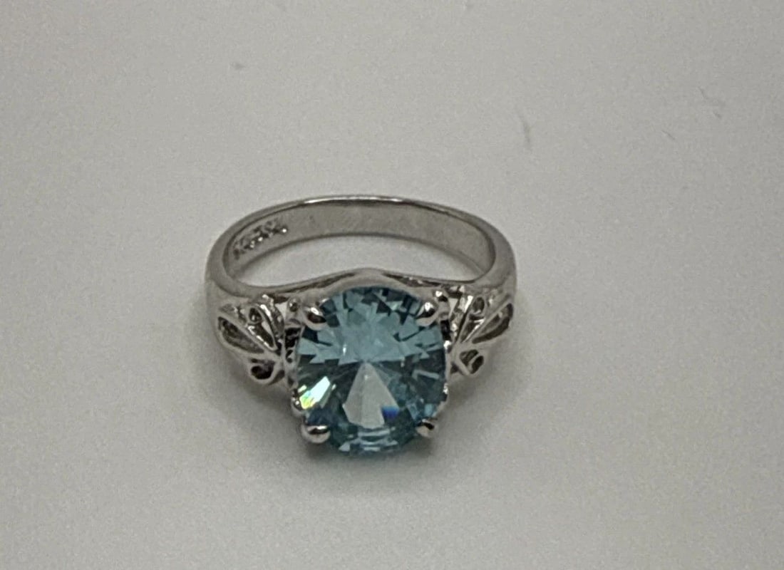 STERLING SILVER RING WITH BLUE OVAL STONE SIZE 5 (1 of 1)