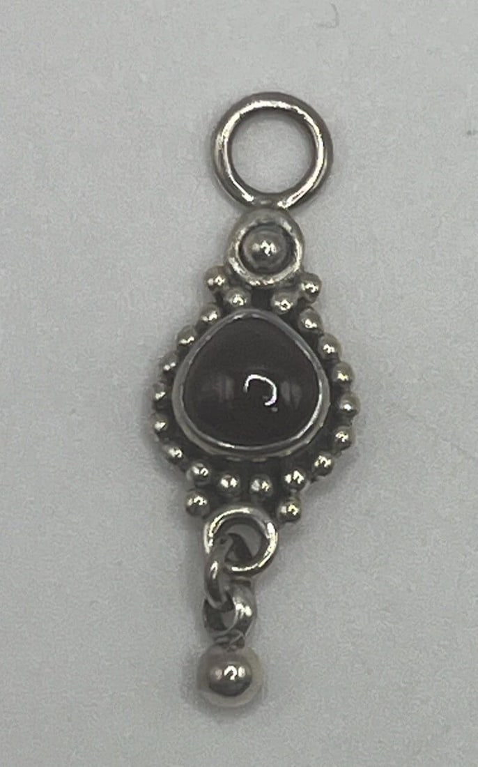 MINI STERLING SILVER MADE IN INDIA PENDANT WITH DEEP RED STONE: MINI STERLING SILVER MADE IN INDIA PENDANT WITH DEEP RED STONE MINI STERLING SILVER MADE IN INDIA PENDANT WITH DEEP RED STONE Add a touch of elegance to your collection with this beautiful Mini Sterli