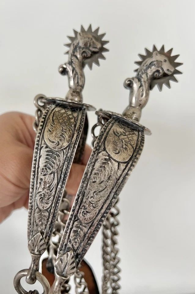 ANTIQUE SPANISH SOUTHWESTERN .800 SILVER HAND FORGED HAND MADE SPURS PAIR 457.5G (1 of 2)