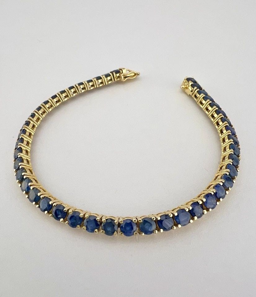 DESIGNER YELLOW GOLD 8.80CT APPROX ROUND BLUE SAPPHIRE TENNIS BRACELET 6.75: DESIGNER YELLOW GOLD 8.80CT APPROX ROUND BLUE SAPPHIRE TENNIS BRACELET 6.75” Designer Yellow Gold 8.80ct Approx. Round Blue Sapphire Tennis Bracelet 6.75" Size: 6.75" Long By (4mm) Wide Metal: H