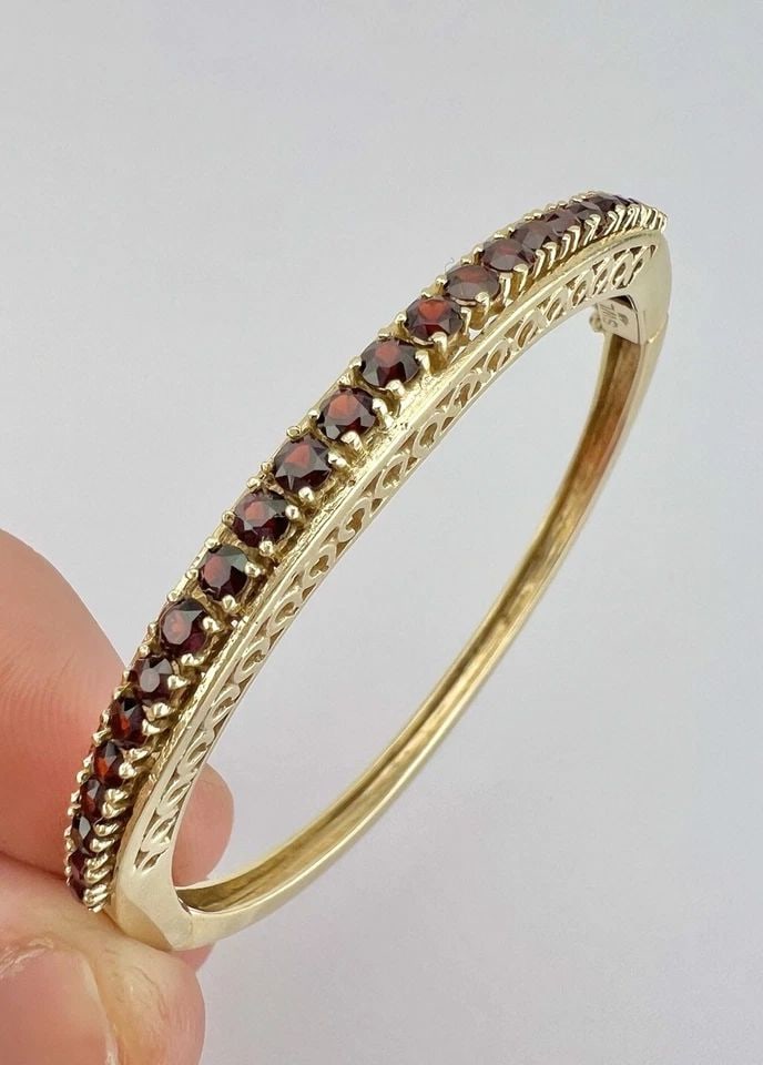 ANTIQUE 14K YELLOW GOLD PRONG SET GARNET HINGED BANGLE BRACELET 16.8G (1 of 2)
