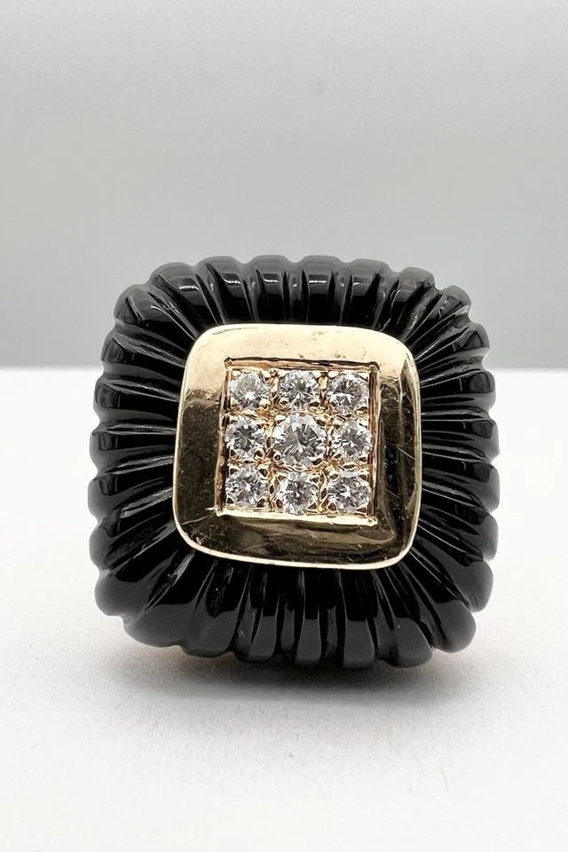DESIGNER ESTATE 14K YELLOW GOLD VS .65CT DIAMOND & CARVED ONYX DOME RING 20.9G: DESIGNER ESTATE 14K YELLOW GOLD VS .65CT DIAMOND & CARVED ONYX DOME RING 20.9G Designer Estate 14k Yellow Gold VS .65ct Diamond & Carved Onyx Dome Ring 20.9g Ring is Around A Size 9 - Can Be Resized W