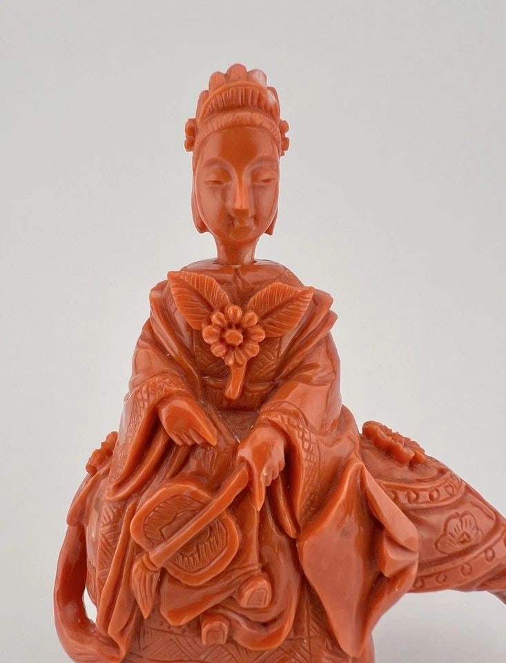95G OLD CHINESE HAND CARVED RED MOMO CORAL FLORAL GODDESS ELEPHANT SNUFF BOTTLE (1 of 2)